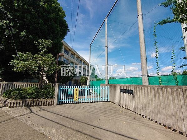 稲城市立稲城第四中学校 (700m)