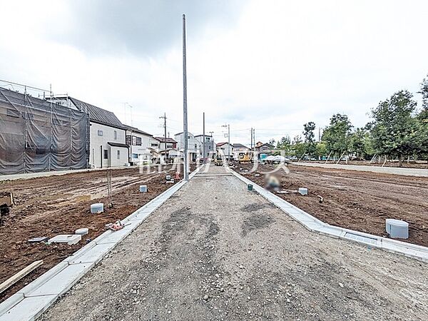 接道状況および現場風景　【東村山市美住町2丁目】 家族みんなで創る、楽しむ、自由設計分譲地！