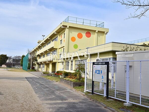 新座市立新座小学校 (60m)