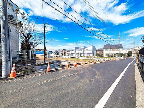 接道状況および現場風景　【西東京市中町6丁目】 見学はしたいけど、なかなか時間が取れない・・・そんな方に出勤前や仕事終わりにマイホームを見学できるサポートをいたします。