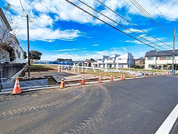 接道状況および現場風景　【西東京市中町6丁目】 建物のプレゼンをさせていただきますので、実際の完成イメージを思い描いていただくことができます。お気軽にお問合せ下さい。