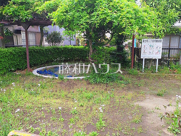 富士町二丁目児童遊園 (390m)