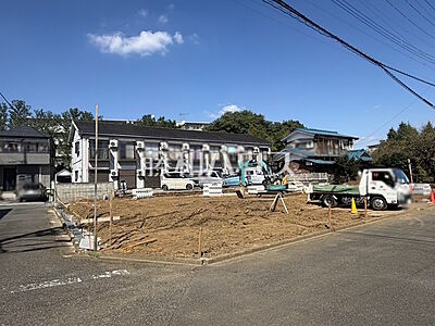 外観:現場風景【東久留米市下里7丁目】土地面積広々約41坪!東久留米市下里に3棟の新築戸建てが誕生致します♪ 外観:現場風景【東久留米市下里7丁目】土地面積広々約41坪!東久留米市下里に3棟の新築戸建てが誕生致します♪