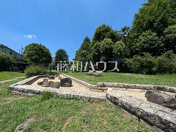 練馬区立東大泉弁天池公園 (660m)
