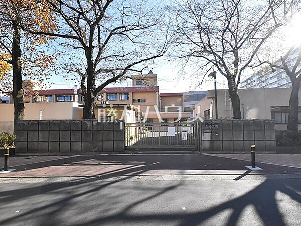 練馬区立光が丘第八小学校 (360m)