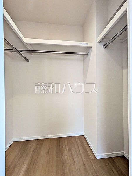 ウォークインクローゼット　【西東京市富士町2丁目　ユアコート東伏見弐番館】