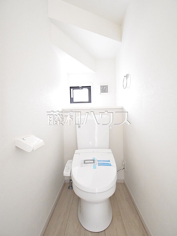 2号棟　温水洗浄便機能付きトイレ　【小平市仲町】  温水洗浄便機能付きトイレで清潔にご使用いただけます。　