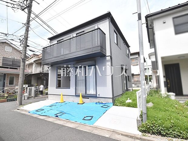 接道状況および現場風景　【杉並区成田東1丁目】全居室南向きで明るく、冬場でも太陽の日差しで室内ぽかぽかです！　