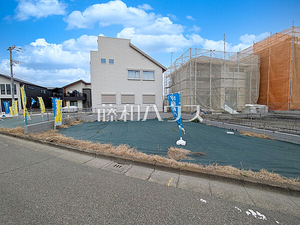 25号地　現地写真　【日野市大字日野】 南側が開けているため、お日様の日差しもサンサンと降り注ぎます。　
