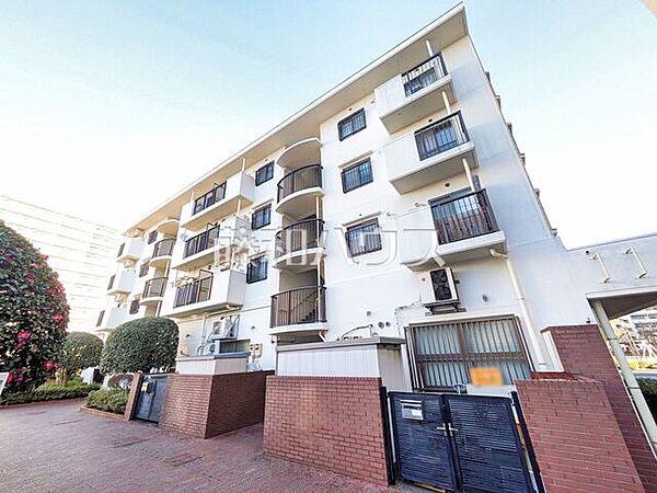 外観　【グリーンコープ玉川上水6号棟】 お住まい探しは、家の良し悪しだけでなく周辺環境も重要なポイントです。ぜひ一度お客様の目でご覧ください！　