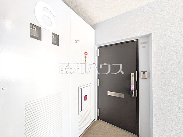 玄関　【志木ニュータウン中央の森弐番街4号棟】
