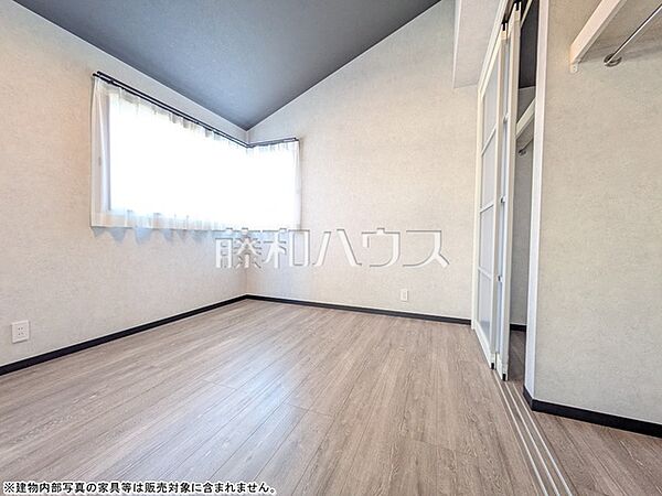 木目が美しいウッディなフローリングの居室は、穏やかで心安らぐ空間となるでしょう。　　【清瀬市中里5丁目】