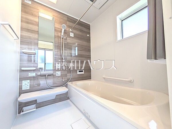 落ち着いた色合いで疲れたからだを癒す、贅沢なくつろぎ空間です。　　【清瀬市中里5丁目】