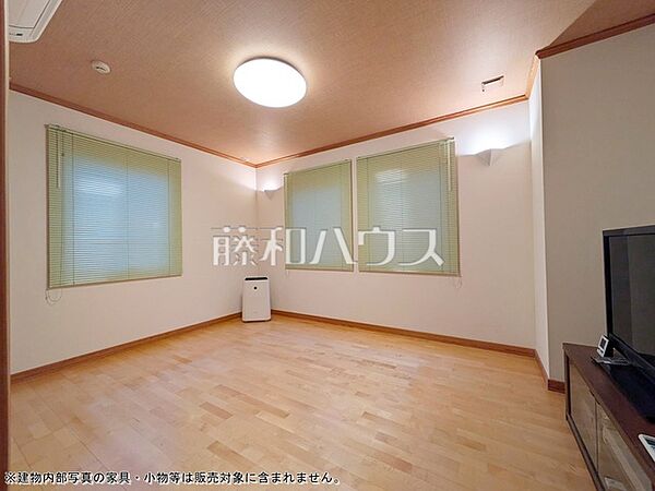 居室　【日野市大字日野】 各居室は2面採光により、明るく開放的な空間となっています。　