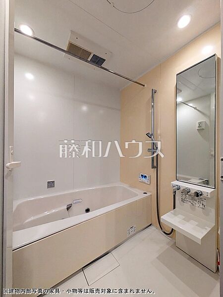 浴室　【日野市大字日野】 落ち着いた色合いで疲れたからだを癒す、贅沢なくつろぎ空間です。　