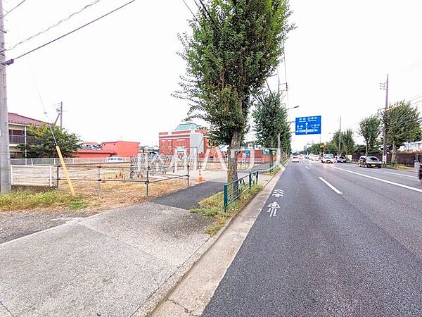 接道状況および現場風景　【小平市大沼町4丁目】綺麗な整形地のため、思い描いているイメージをカタチにしやすい土地　