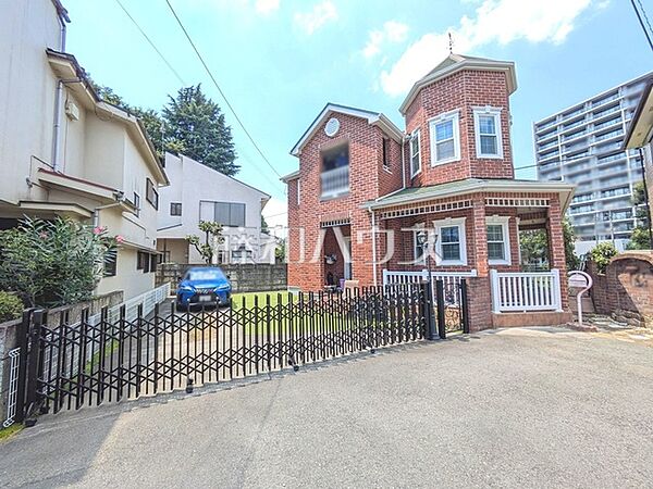 外観　【府中市八幡町2丁目】重厚感がありつつも華やかな洋館です。