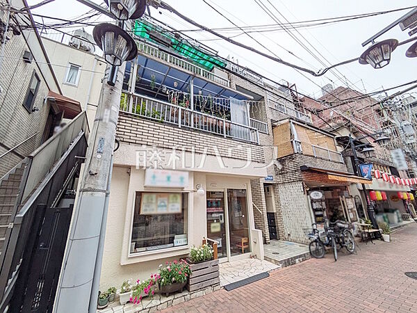 ≪外観≫ 周辺環境はもちろん、日当たりなど、実際に行ってみないと分からないことも多くございます。営業担当がご案内いたしますので、お気軽にお問い合わせください。 　【カメヤビル】