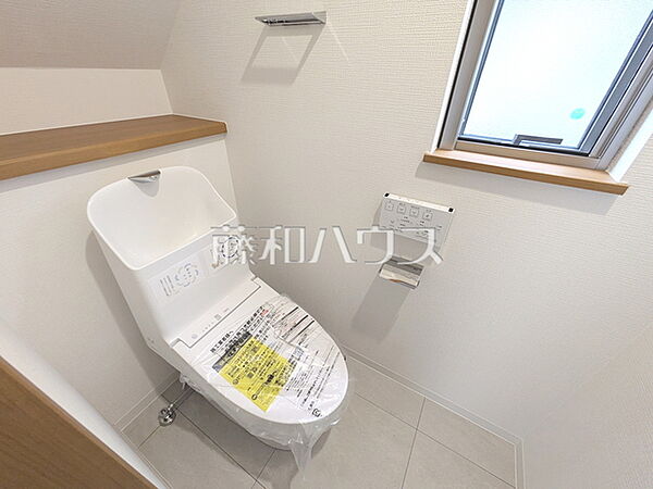 トイレ　【三鷹市牟礼7丁目】少ない水でも常にキレイを保ち、汚れが付きにくいトイレ！　