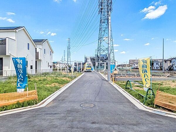 接道状況および現場風景　【立川市若葉町2丁目】 見学はしたいけど、なかなか時間が取れない・・・そんな方に出勤前や仕事終わりにマイホームを見学できるサポートをいたします
