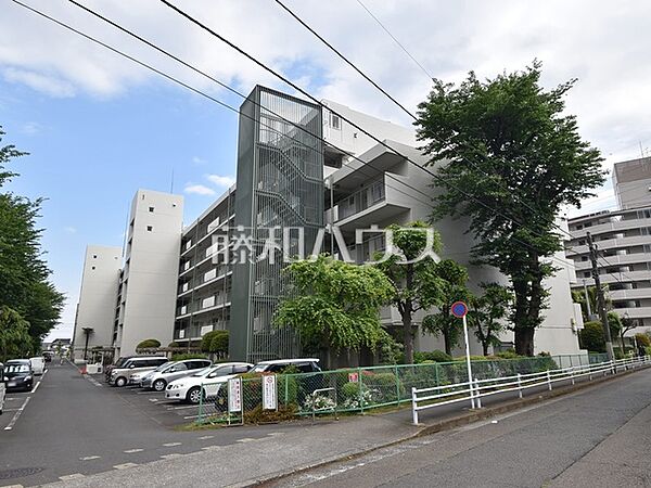 外観　【 東大和グリーンタウン1号棟】 周辺環境はもちろん、日当たりや設備仕様など、実際に行ってみないと分からないことも多くございます。営業担当がご案内いたしますので、お気軽にお問い合わせください。