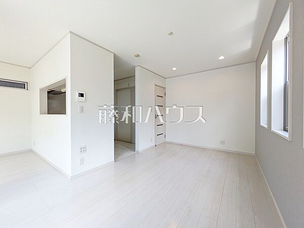 リビング　【和光市中央1丁目】