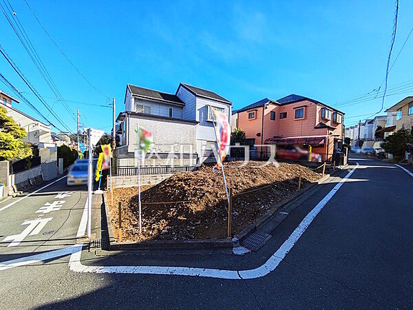 ≪現地外観≫綺麗な整形地のため、思い描いているイメージをカタチにしやすい土地【多摩市諏訪1丁目】
