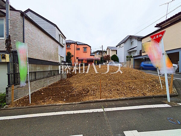 ≪現地外観≫京王相模原線「京王永山」駅 徒歩6分！この恵まれたロケーションによる幸福感は、毎朝の通勤時にしっかりと感じられるのではないでしょうか。　【多摩市諏訪1丁目】