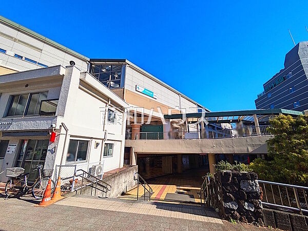 小田急永山駅 (1760m)