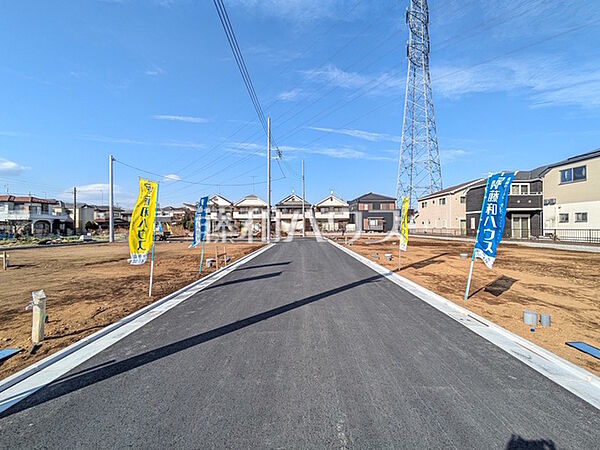 季節を問わず賑わいをみせる街を背景に広がる住宅エリア。天高い青空を見上げて建つ姿は、静かな住宅街に溶け込みながらやさしい香りを放つことでしょう。【国分寺市北町4丁目】