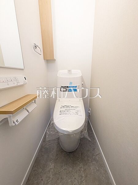 ≪トイレ≫温水洗浄機能付きトイレで清潔にご使用いただけます。　　【世田谷区上祖師谷2丁目】