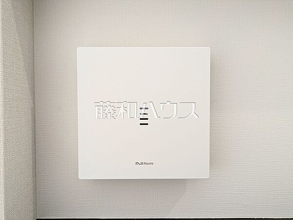 NASTA製インターフォン【世田谷区上祖師谷2丁目】 防犯に役立つスマートフォンでも操作可能なTVモニター付インターフォン付き