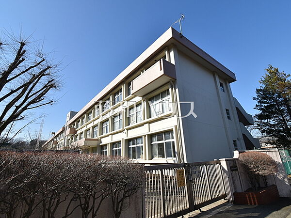八王子市立宇津木台小学校 (750m)