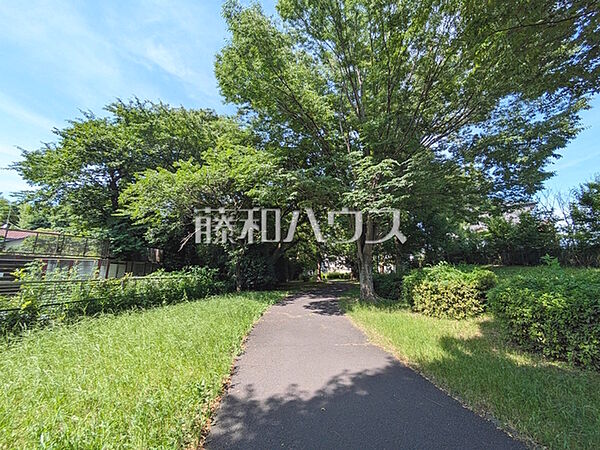 谷地川緑道 (1200m)