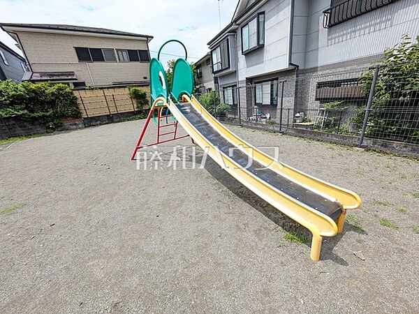 中野山王稲荷坂公園 (680m)