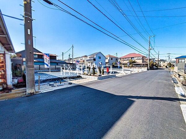 接道状況および現場風景　【東久留米市弥生1丁目】ぜひ実物をご覧いただきたく思います。喜んでご案内いたしますのでお気軽にお問合せ下さい。
