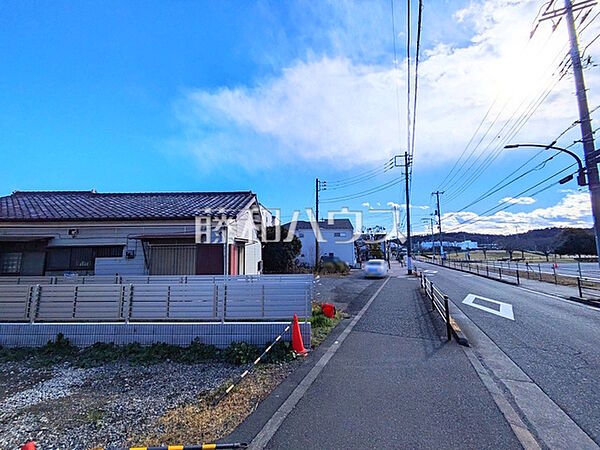 ≪接道状況≫周辺環境はもちろん、日当たりなど、実際に行ってみないと分からないことも多くございます。営業担当がご案内いたしますのでお気軽にお問い合わせくださいませ☆　【府中市是政6丁目】