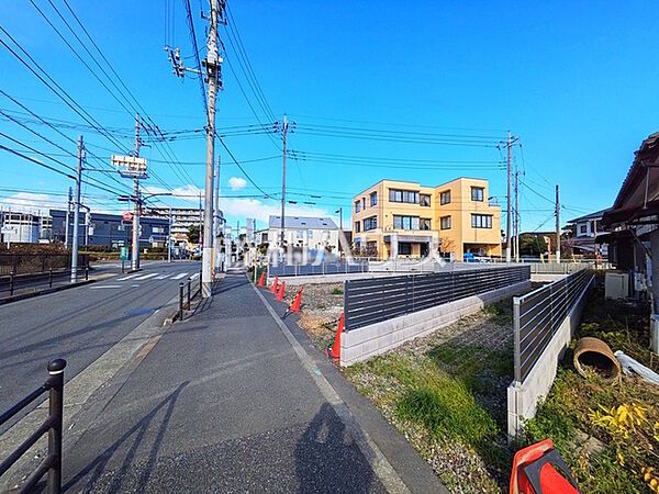 ≪接道状況≫道路から奥まった住まいは、車や人通りも気にならずプライバシーの確保された住空間を保つことができます。【府中市是政6丁目】