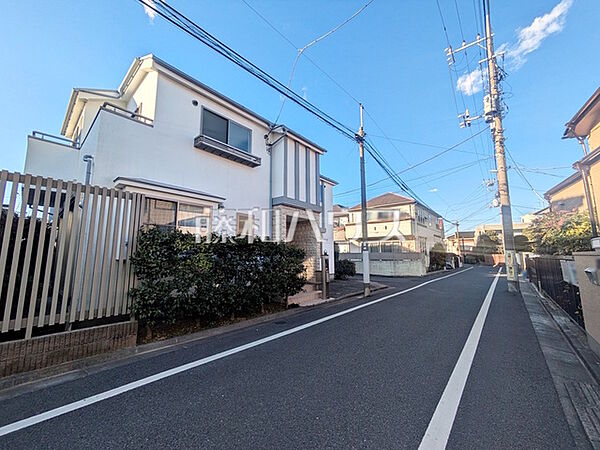 接道状況および現場風景　【杉並区桃井1丁目】お住まい探しは、家の良し悪しだけでなく周辺環境も重要なポイントです。ぜひ一度お客様の目でご覧ください。　