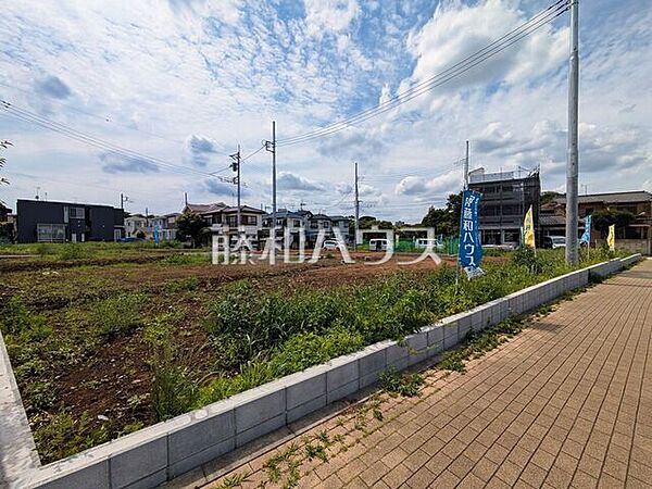 接道状況および現場風景　【西東京市中町6丁目】物件より10分圏内に小中学校・保育園・スーパー揃う好住環境