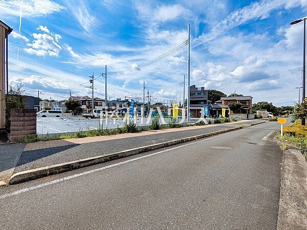 接道状況および現場風景　【西東京市中町6丁目】 見学はしたいけど、なかなか時間が取れない・・・そんな方に出勤前や仕事終わりにマイホームを見学できるサポートをいたします。
