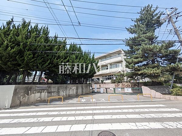 西東京市立谷戸第二小学校 (730m)