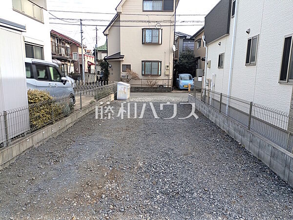 現地写真　【所沢市狭山ケ丘2丁目】 建築条件はございませんので、ライフスタイルに合わせた自由なマイホームづくりが可能です。