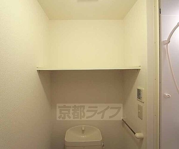 画像28:トイレ上の収納です。