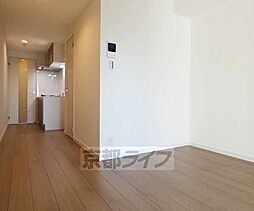 セレニティ伏見桃山 305 3階1LDKのリビング/ダイニング