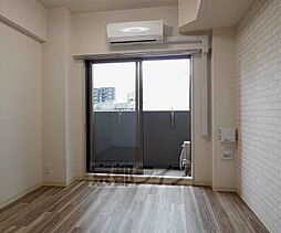 JR東海道・山陽本線 西大路駅 徒歩10分の賃貸マンション 1階1Kのリビング/ダイニング