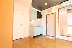 ヴィラ・アゼリア 301 3階ワンルームのリビング/ダイニング