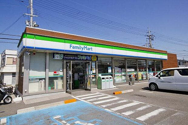 【コンビニエンスストア】ファミリーマート　和歌山園部店まで2244ｍ