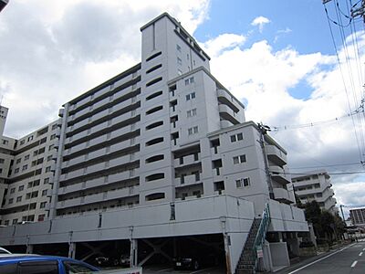 外観：大きくて綺麗なマンションです！