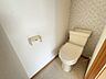 トイレ：清潔感のあるトイレです。シンプルなので掃除も簡単にできます。